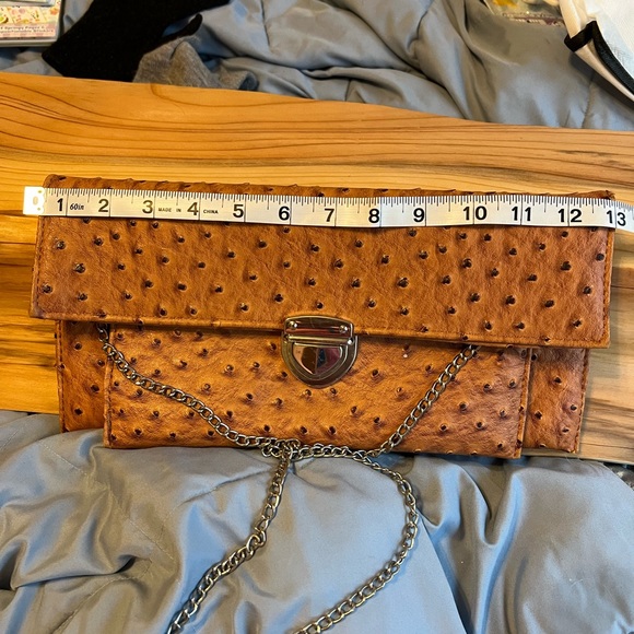 Brown/tan clutch with chain strap - Picture 4 of 6